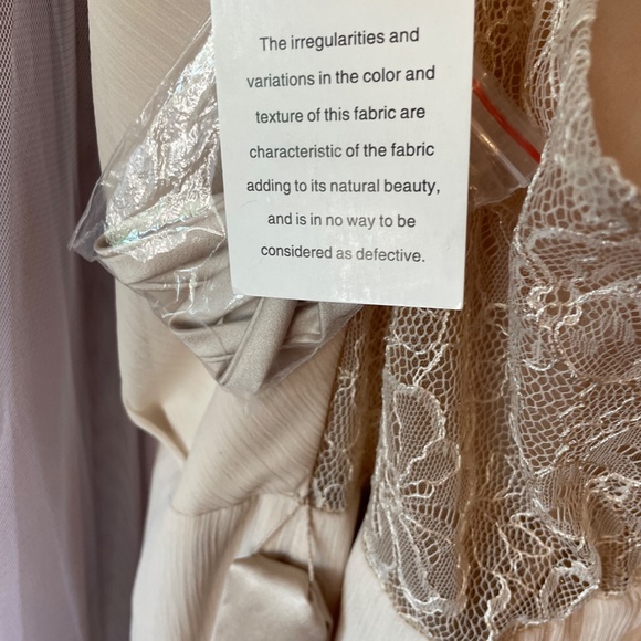 White by Vera Wang Cream Lace back dress NWT Size 26 - Picture 3 of 8